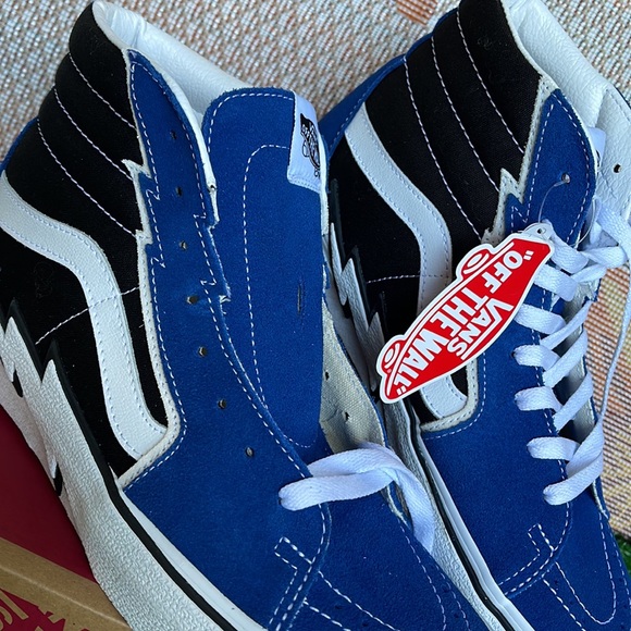Vans Men’s Sk8-Hi Bolt
Suede/Canvas True Blue/BIack
VN0A5JIVTBB
Sneakers - Picture 15 of 16